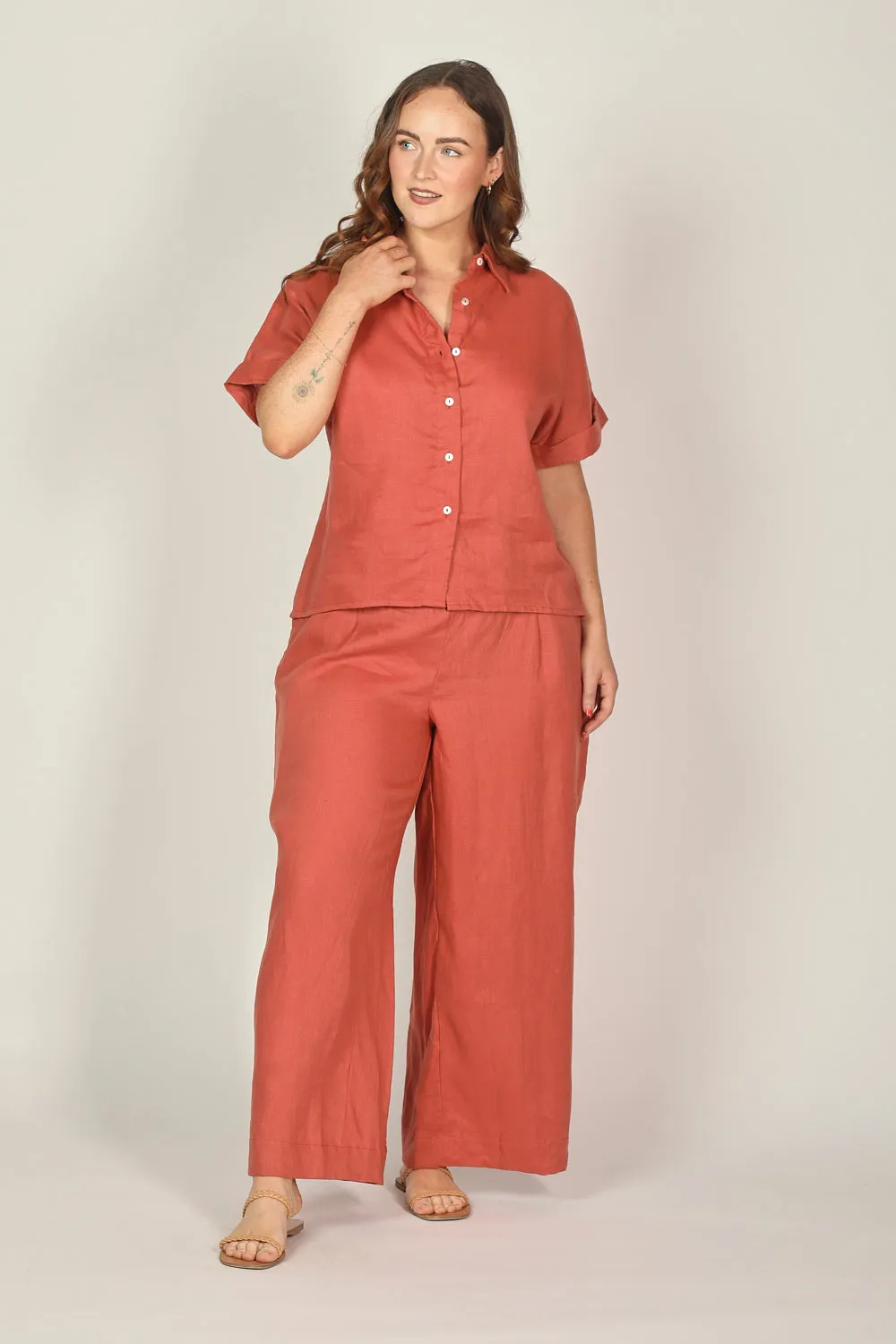 Liliana Linen Wide Leg Pant in Desert Rose